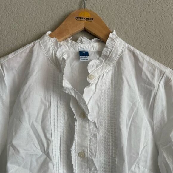 Old Navy Ruffle-Trimmed Pintucked Collarless Tuxedo Shirt White Size XS - Picture 4 of 10